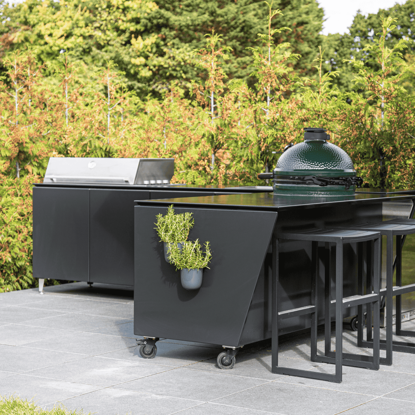 Vlaze ADAPT 240 Outdoor Kitchen Unit with Big Green Egg