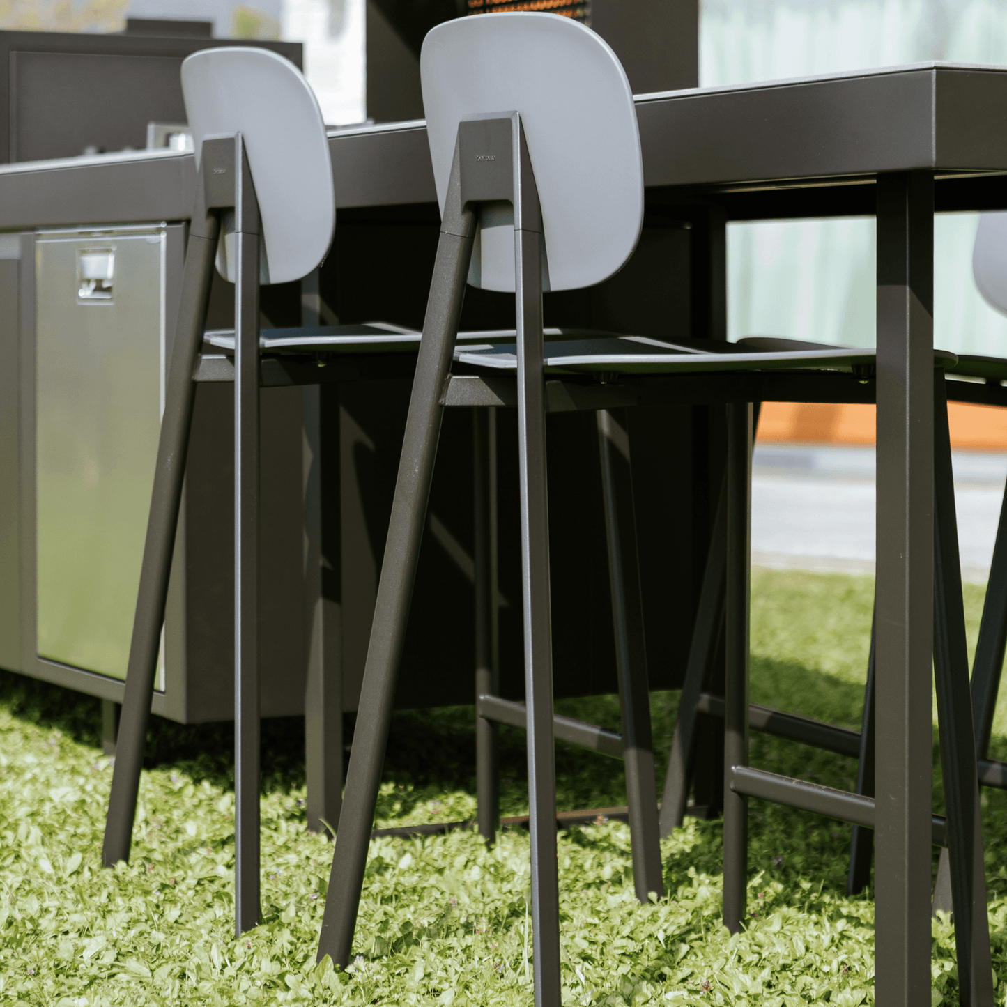 Fògher Agher Table and Chairs - Garden House Design