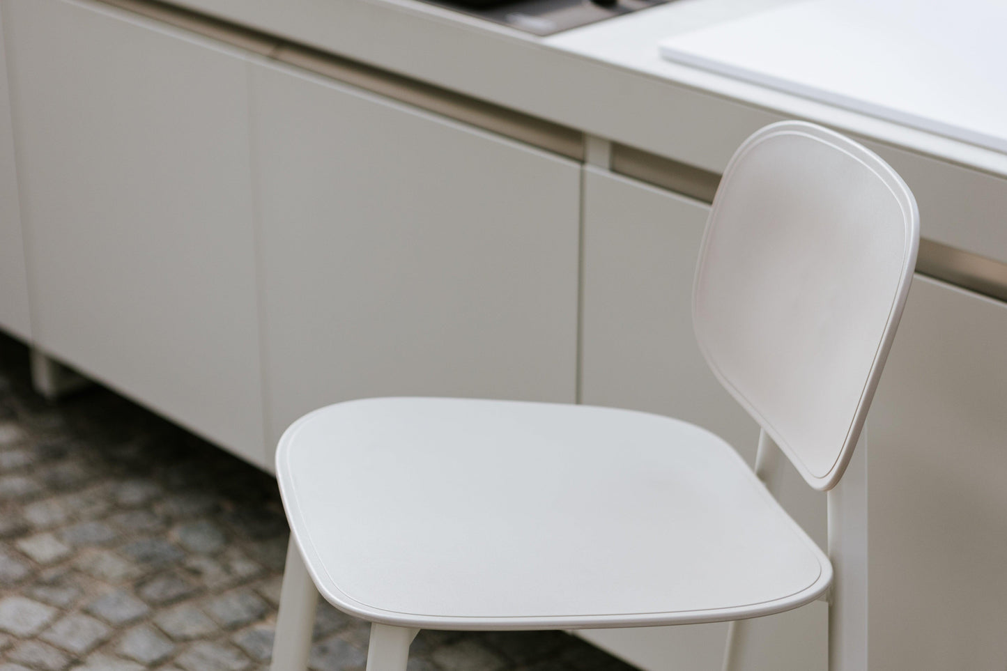 Fògher Agher Table and Chairs - Garden House Design