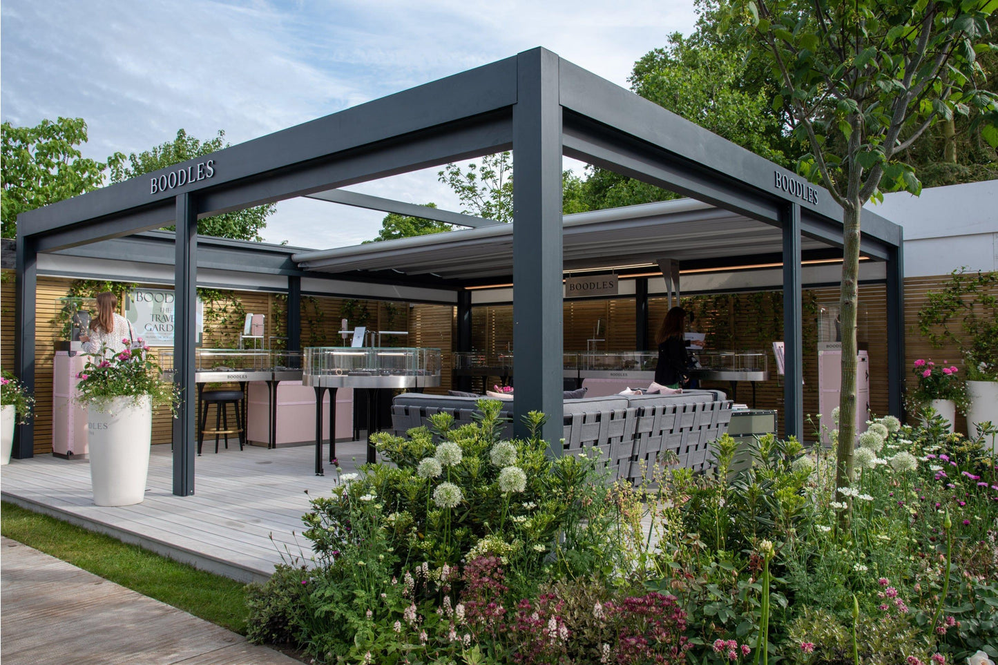 Maestro Retractable Canopy - Garden House Design