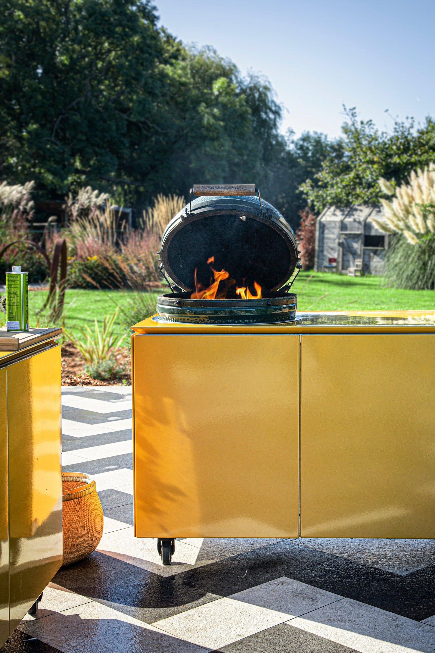 Vlaze ADAPT 120 with Big Green Egg - Garden House Design