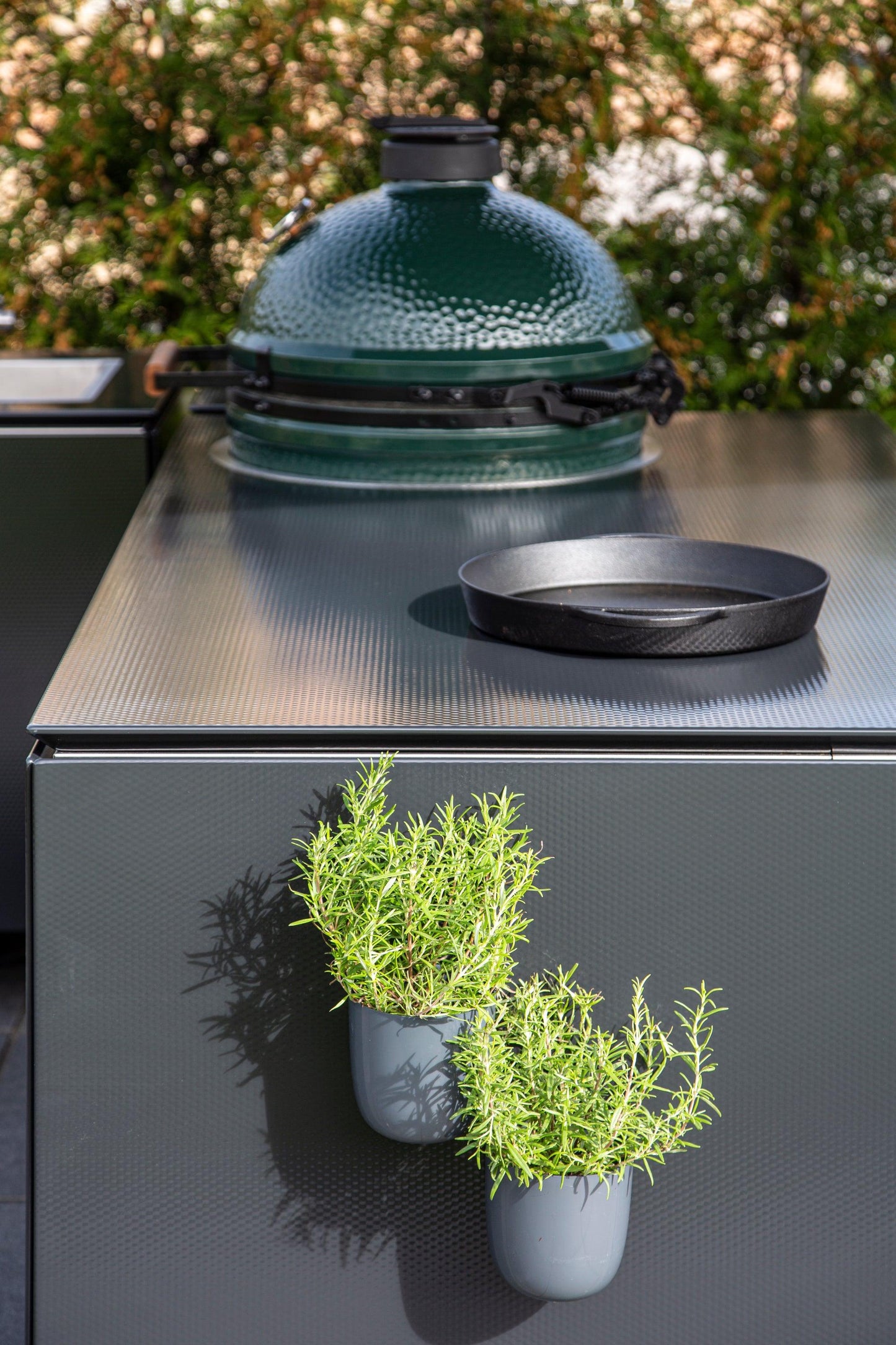 Vlaze ADAPT 180 BBQ Island with Big Green Egg - Garden House Design