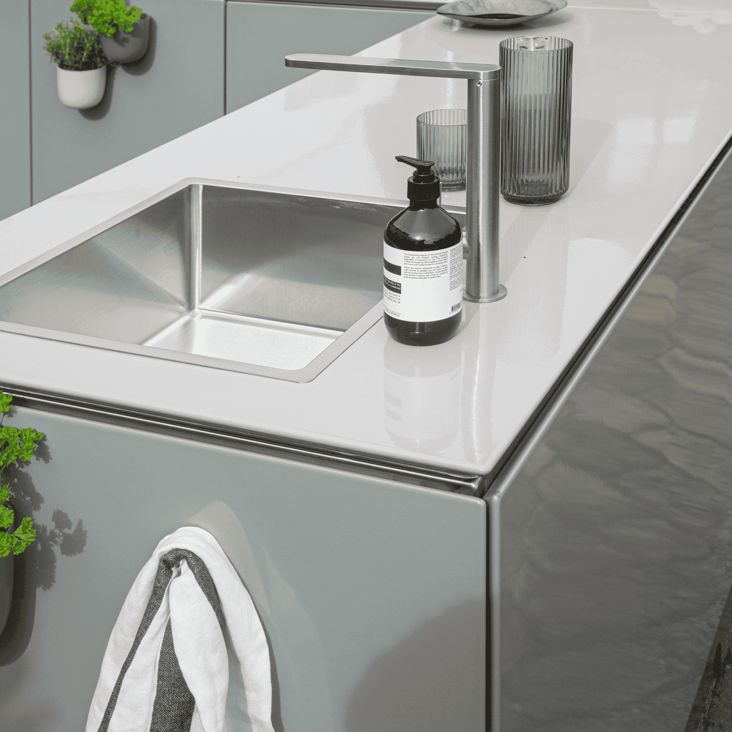 Vlaze 60 ADAPT Sink Unit