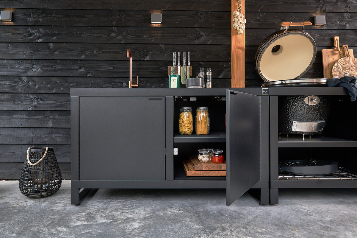 Roostr buitenkeuken zwart stalen deurtje open.jpg