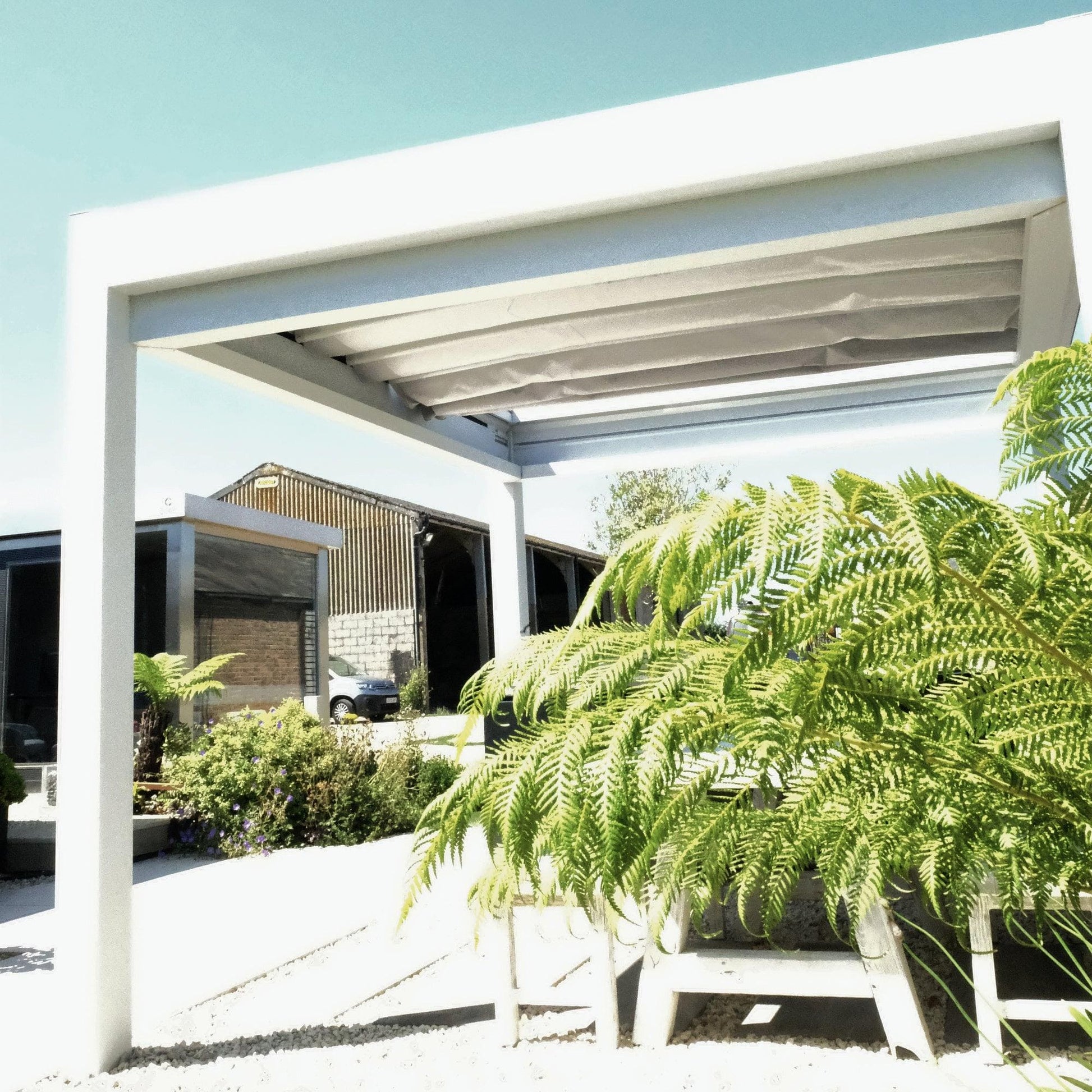 Maestro Retractable Canopy - Garden House Design