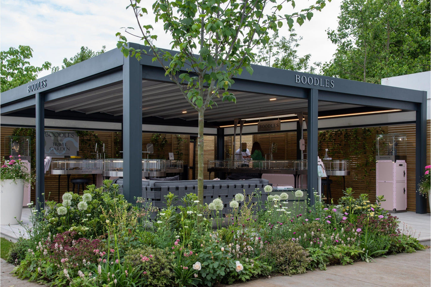 Maestro Retractable Canopy - Garden House Design